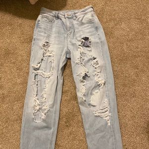 Hi! I am selling a somewhat new pair of american eagle jeans.